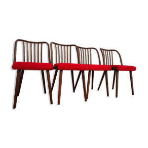 Chaises par Antonin Suman,