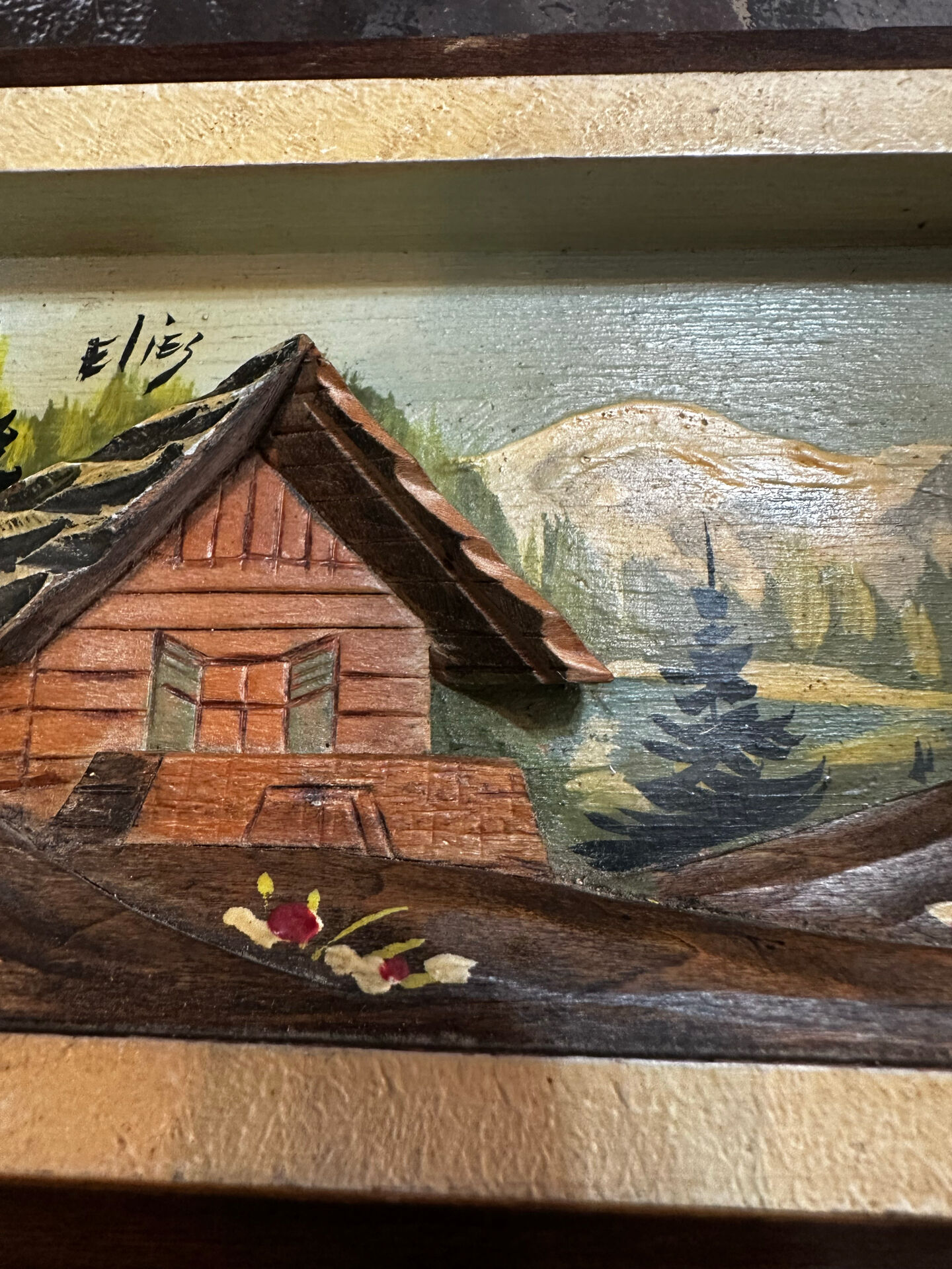 Tableau alpin vintage en bois sculpté et peint
