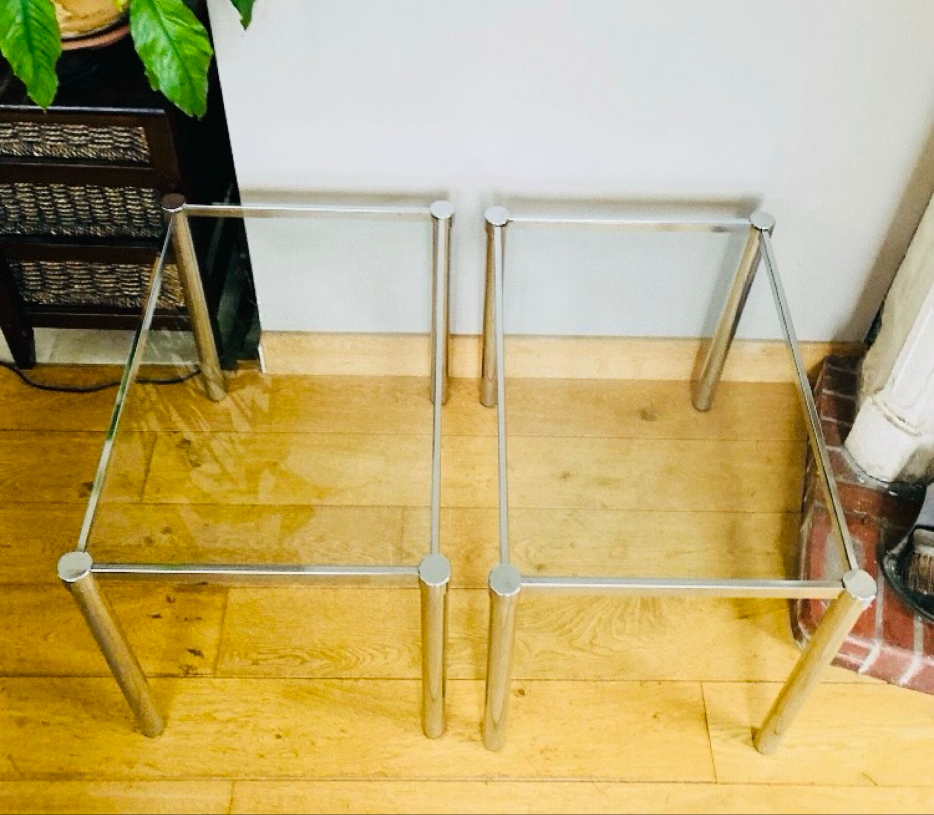 Tablettes d’appoints années 1970 en métal chromé plateaux verres
