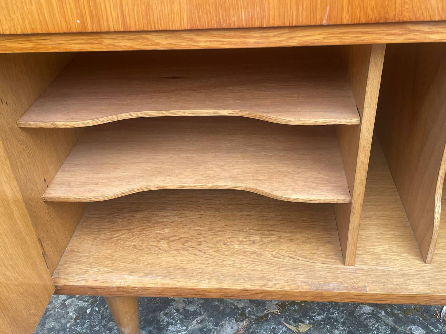 Side table on wheels