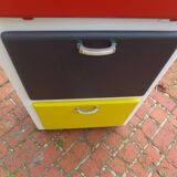 Renovated buffet in Mondrian colors