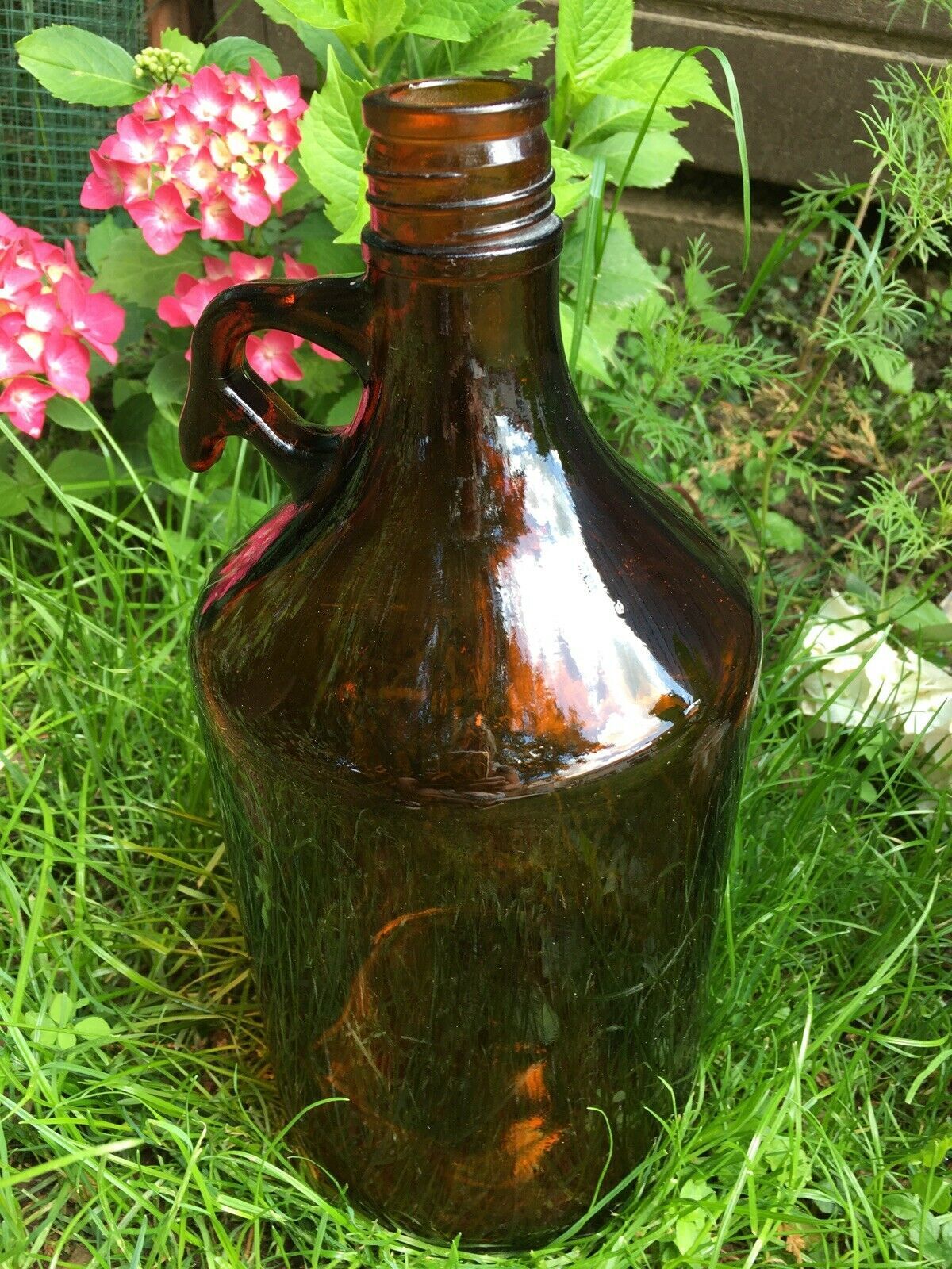 Ancienne Bouteille En Verre Fumé - Label Emmaüs