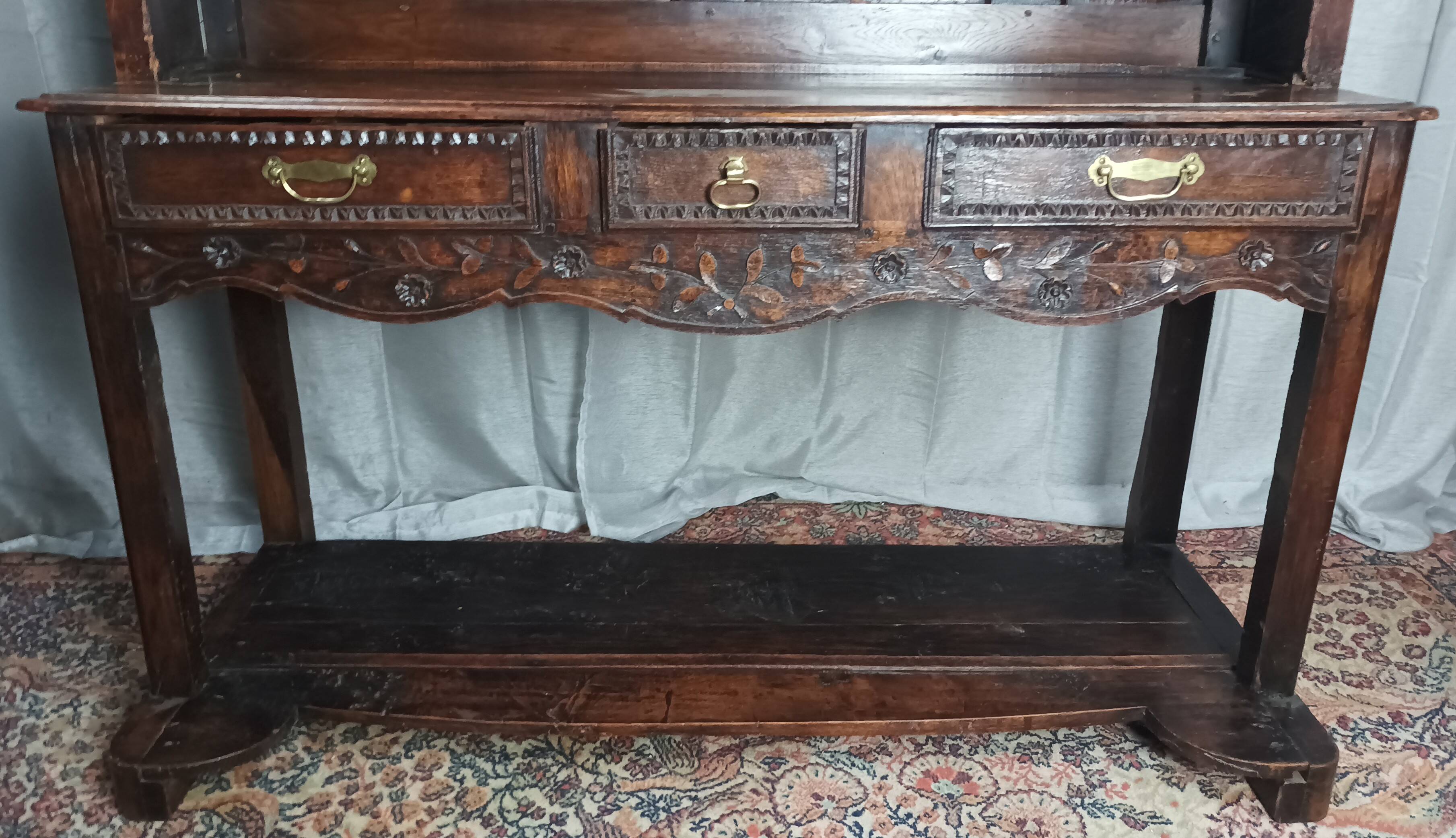 Provençal ash dresser