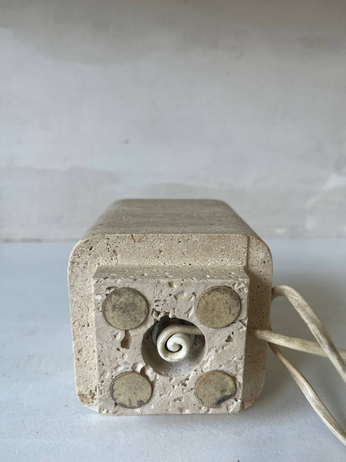 Lampe de chevet en travertin italien vintage