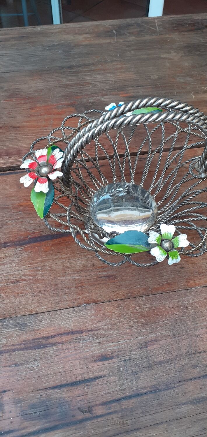 Art deco basket in silver metal