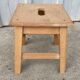 Petit tabouret bas en bois
