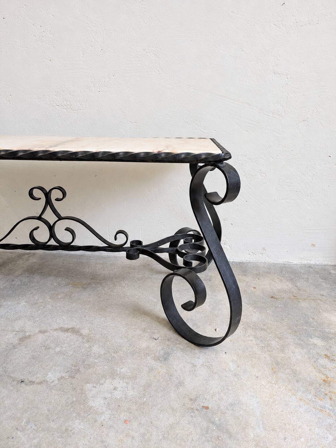 Coffee table in marble and wrought iron, Mediterranean spirit.