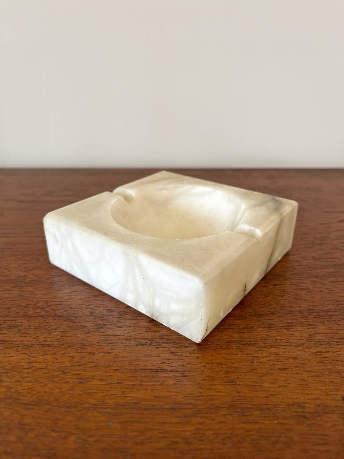 Square ashtray in vintage marble-effect alabaster