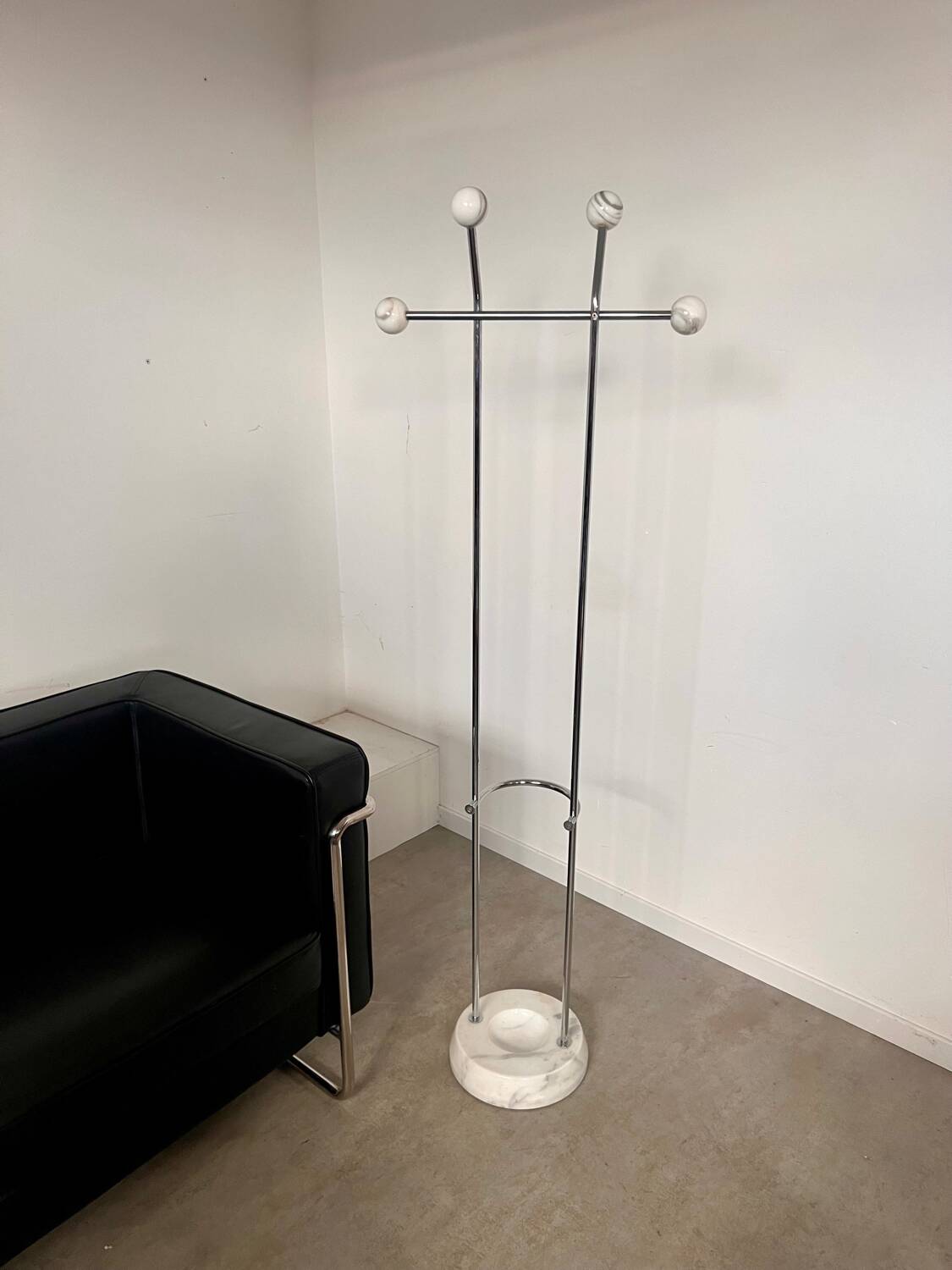 Vintage Coat Rack in Chrome and Carrara Marble Italian design 1970s