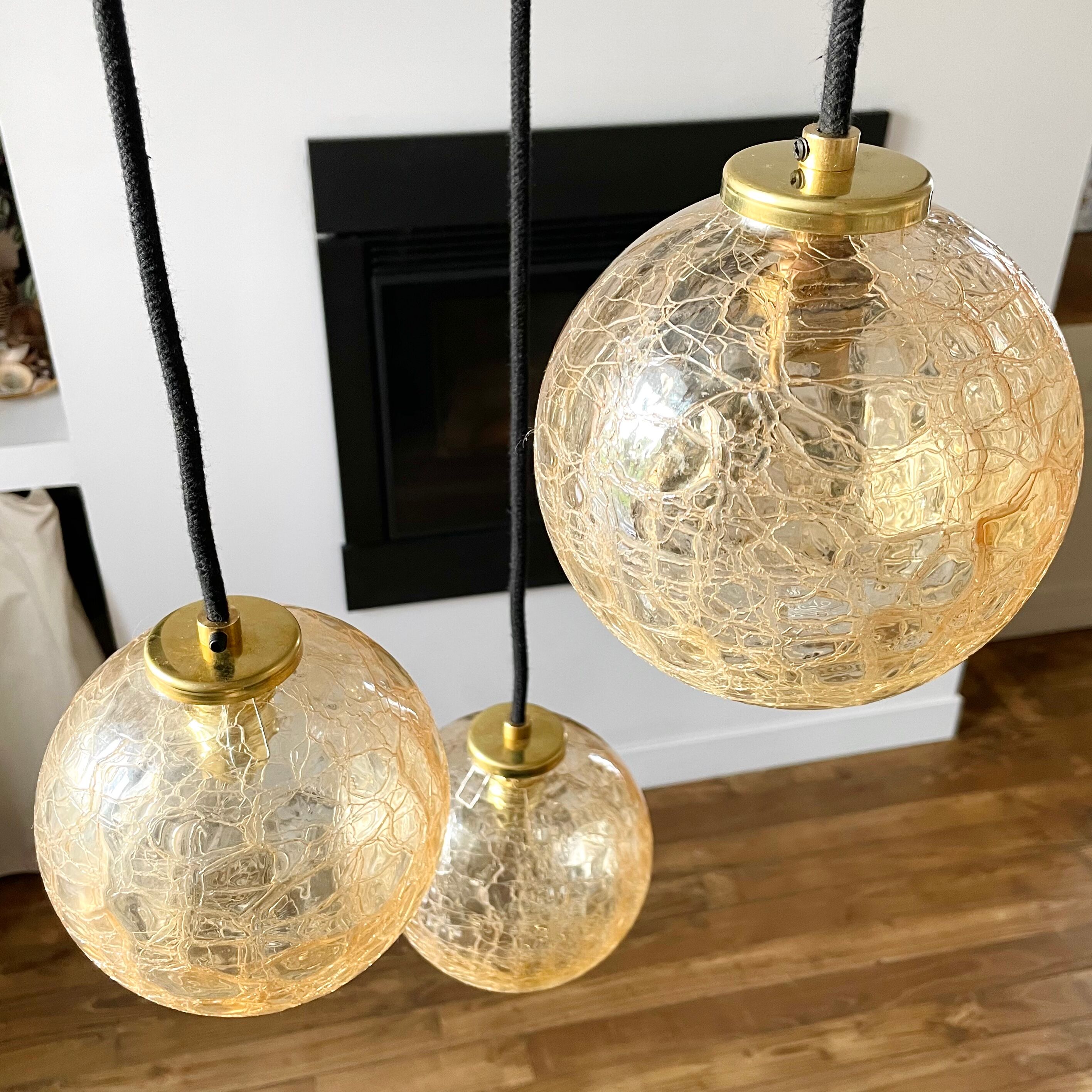 Suspension 3 vintage globes