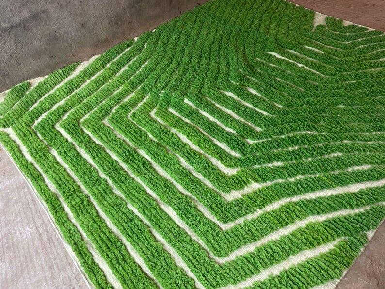 Handmade traditional natural wool rug green size 150 x 250 cm