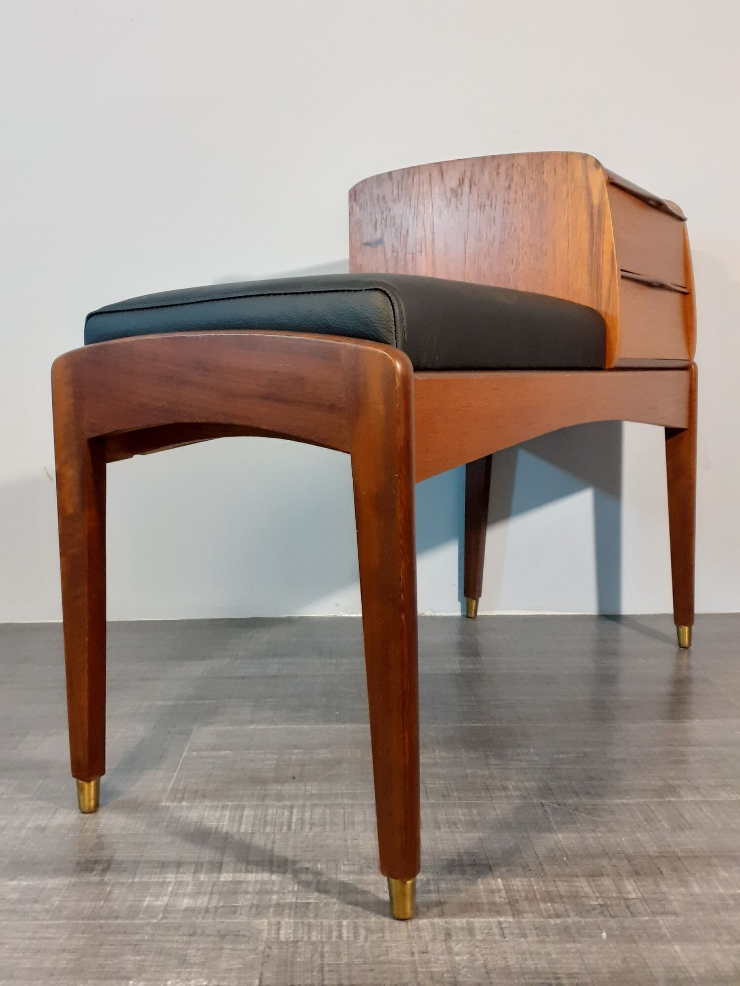 Bench phone 2 drawers in teck and black leather 1970
