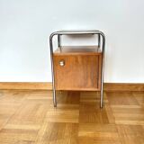Table de chevet fonctionnaliste
