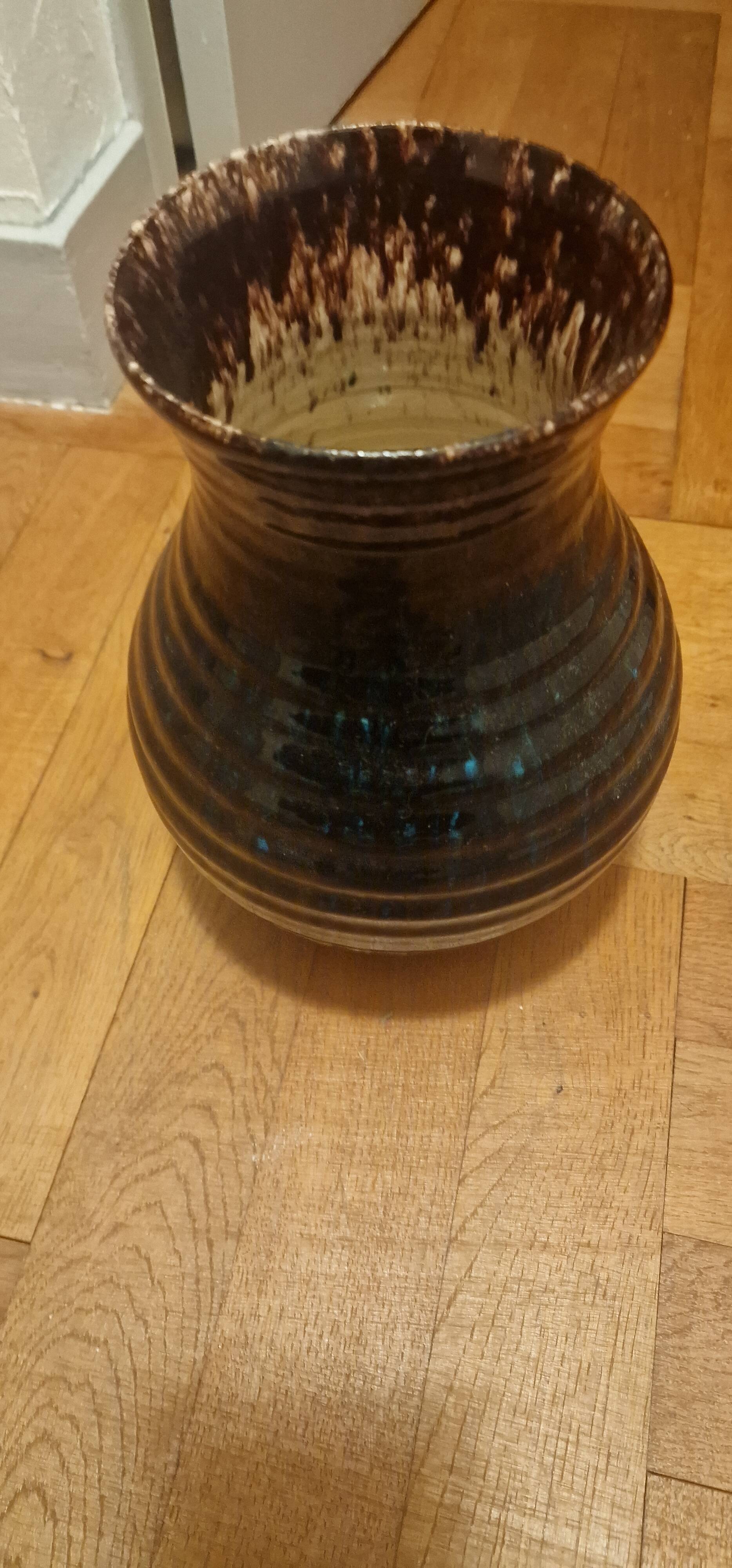 Accolay ceramic vase