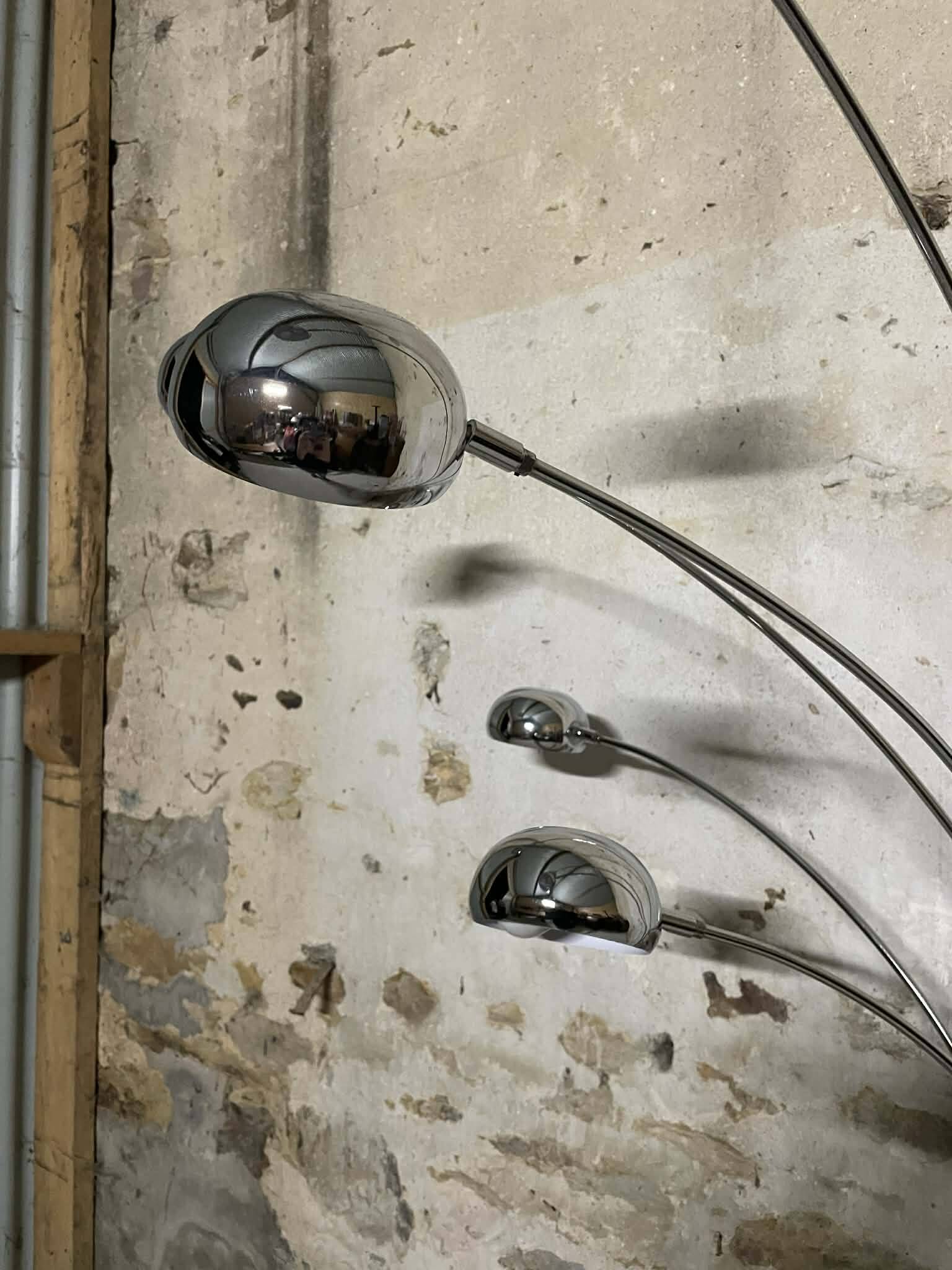 Vintage 5-branch floor lamp in chrome and marble – 1970s arc style
