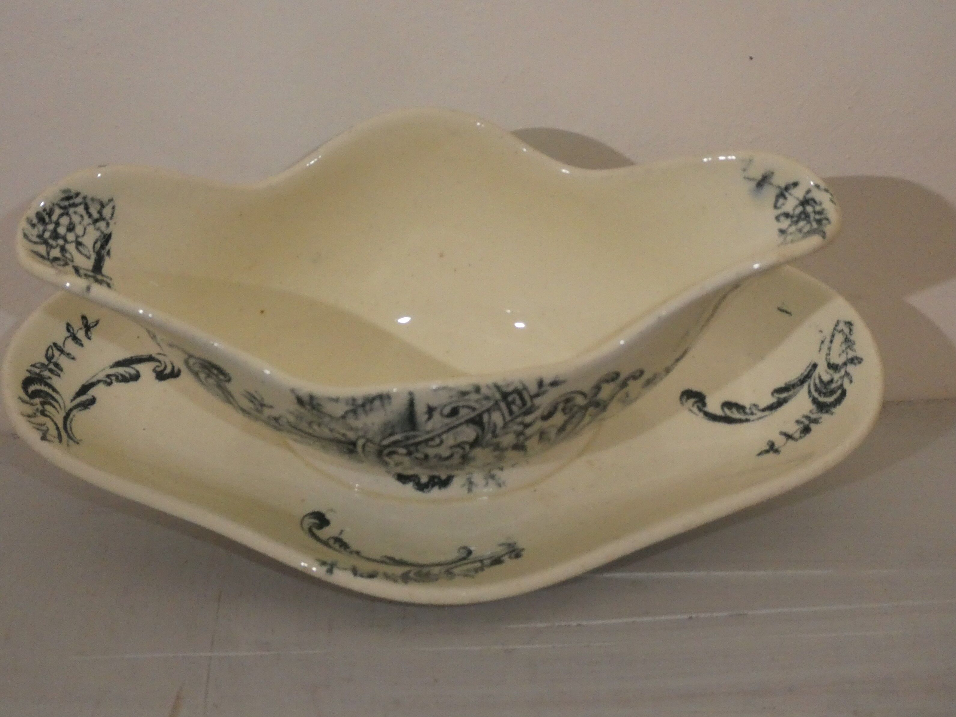 Lot of 12 salins plates