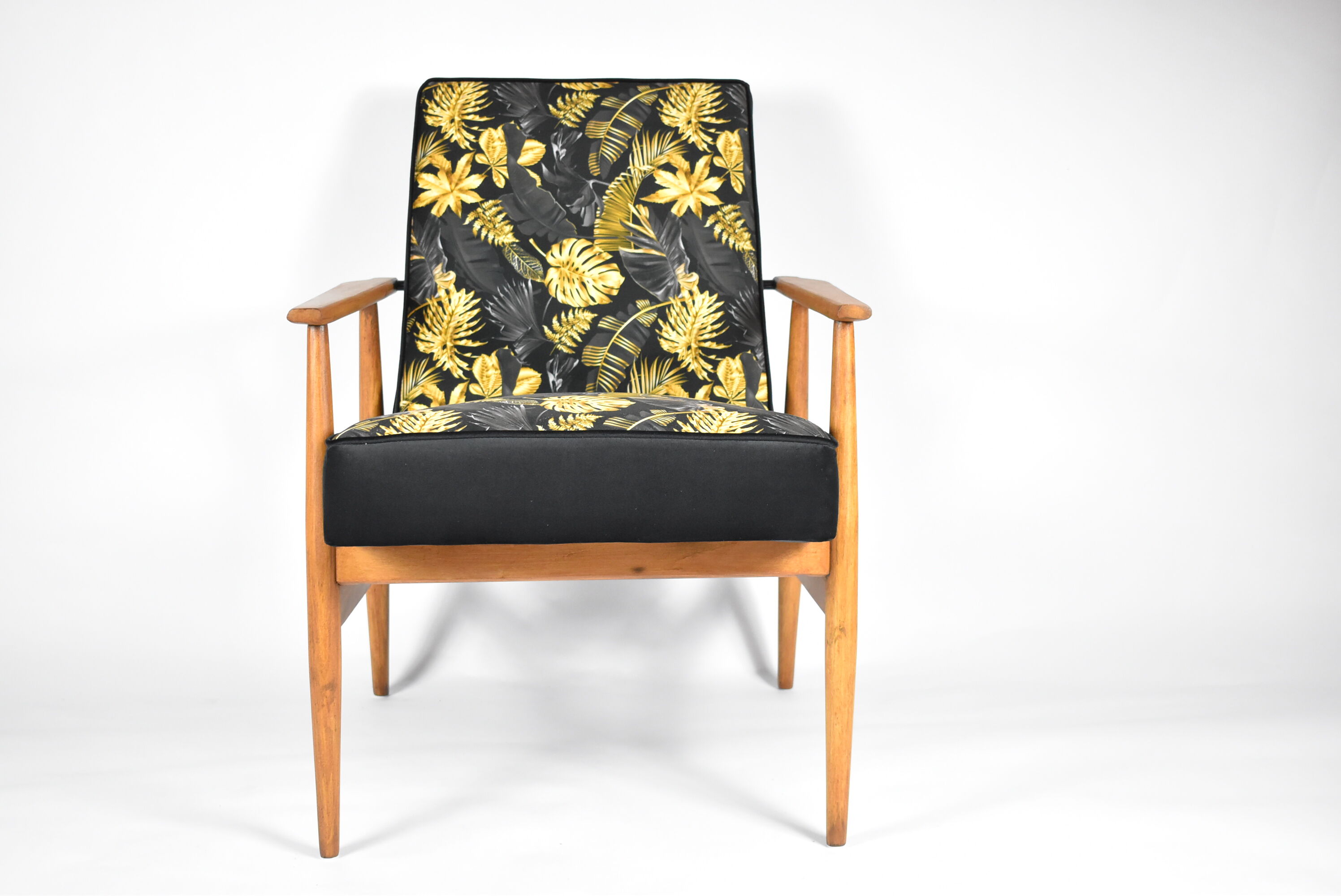 Armchair "Fox" designed by Henryk Lis 1970