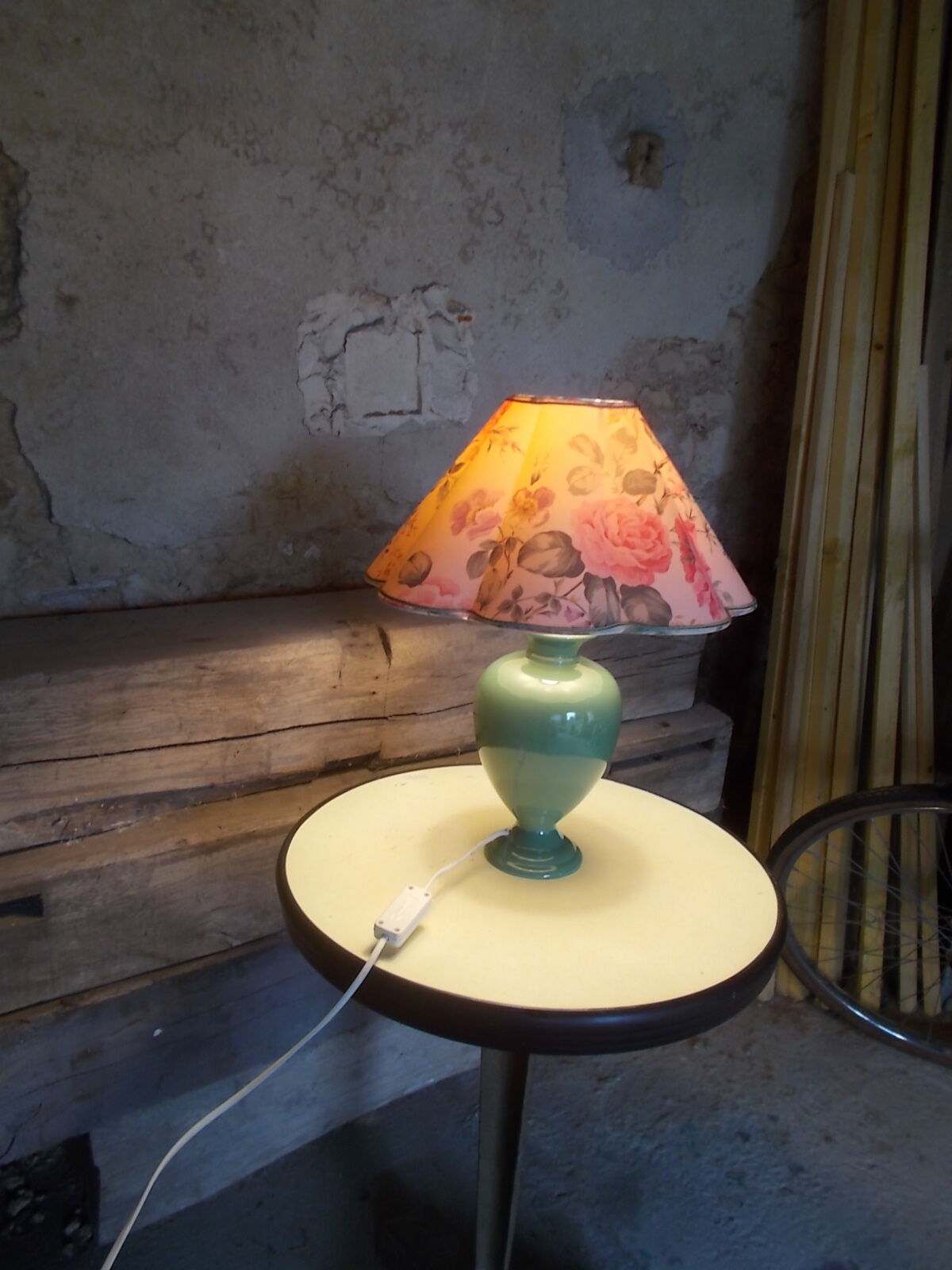 Vintage Deschuytener table or bedside lamp