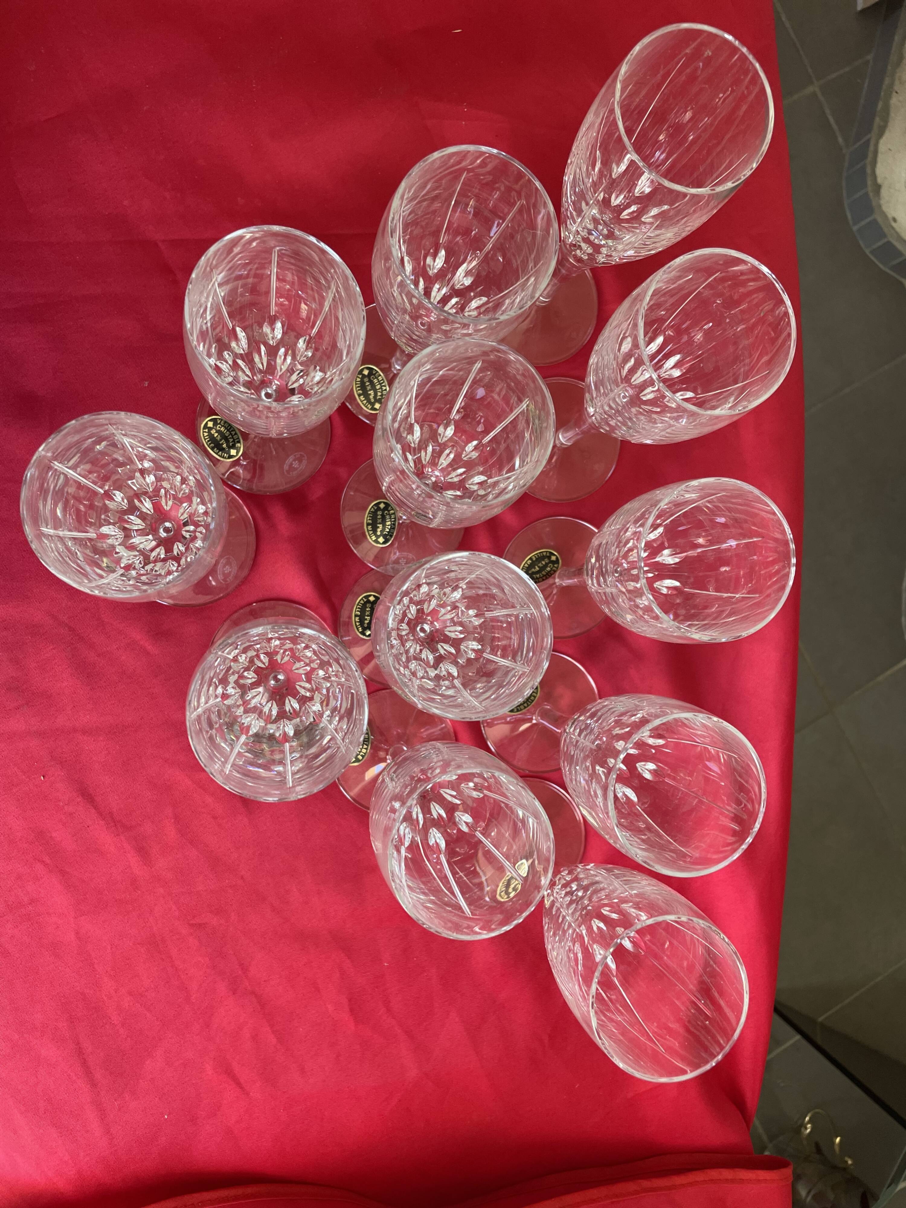 Hand-cut crystal champagne flutes