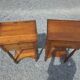 Paire de tables de chevet en merisier massif