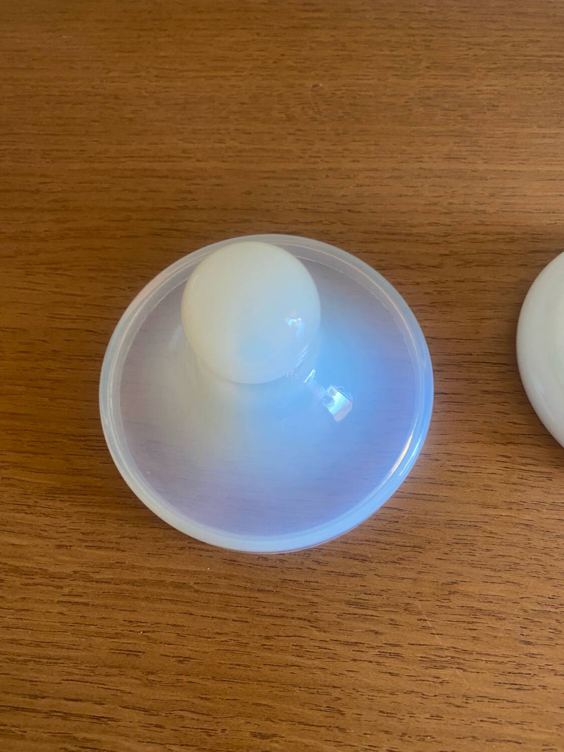 Vase et bonbonnière vintage en opaline blanche