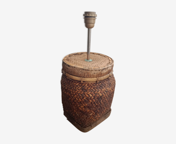 Pied de lampe en paille tressée