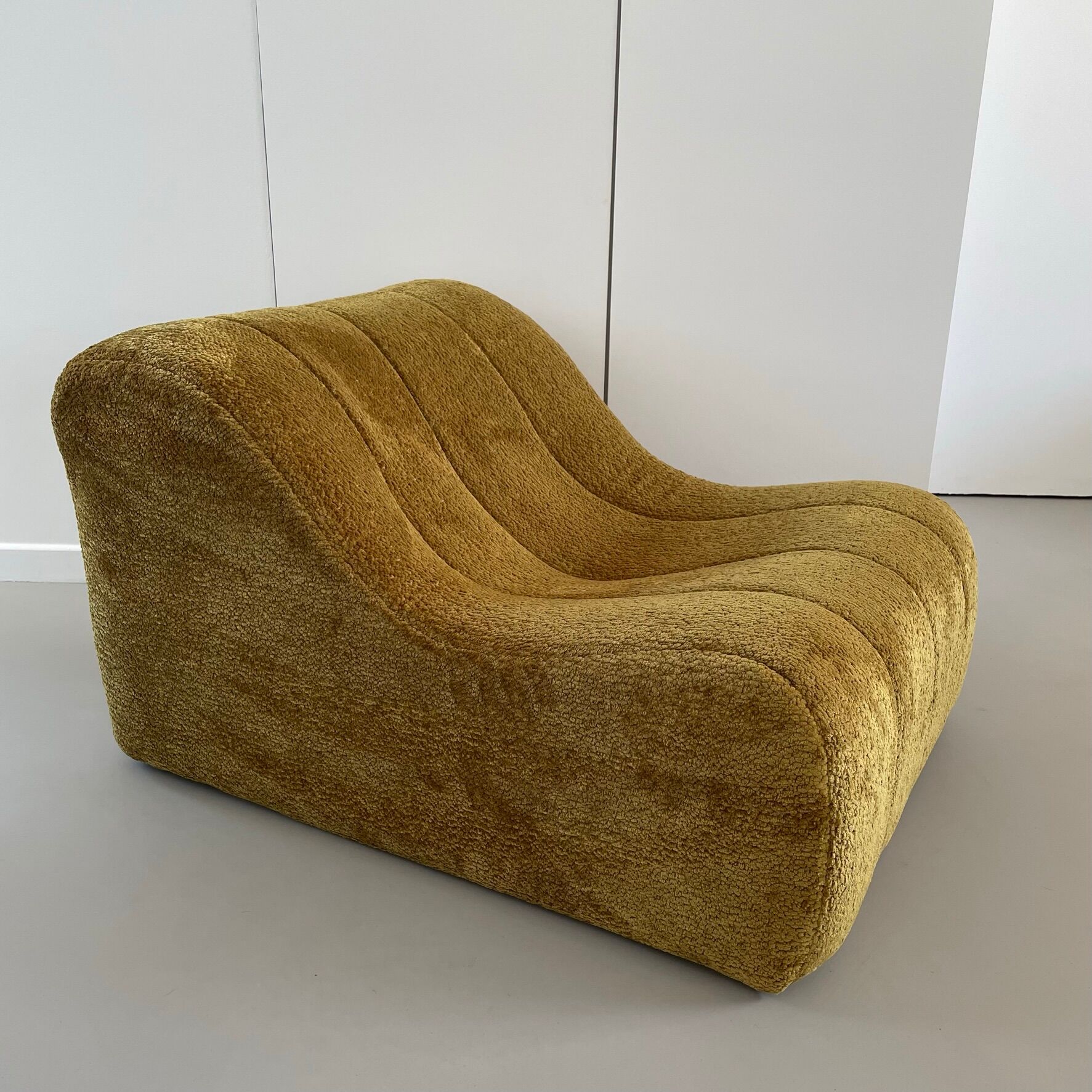 Chair, droit model from the "chromatic" series, Kwok Hoi Chan, Steiner 1970