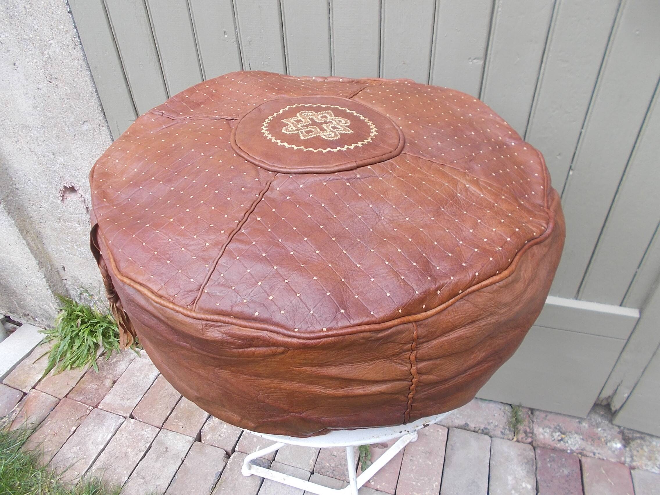 Large vintage Moroccan leather pouf n°2