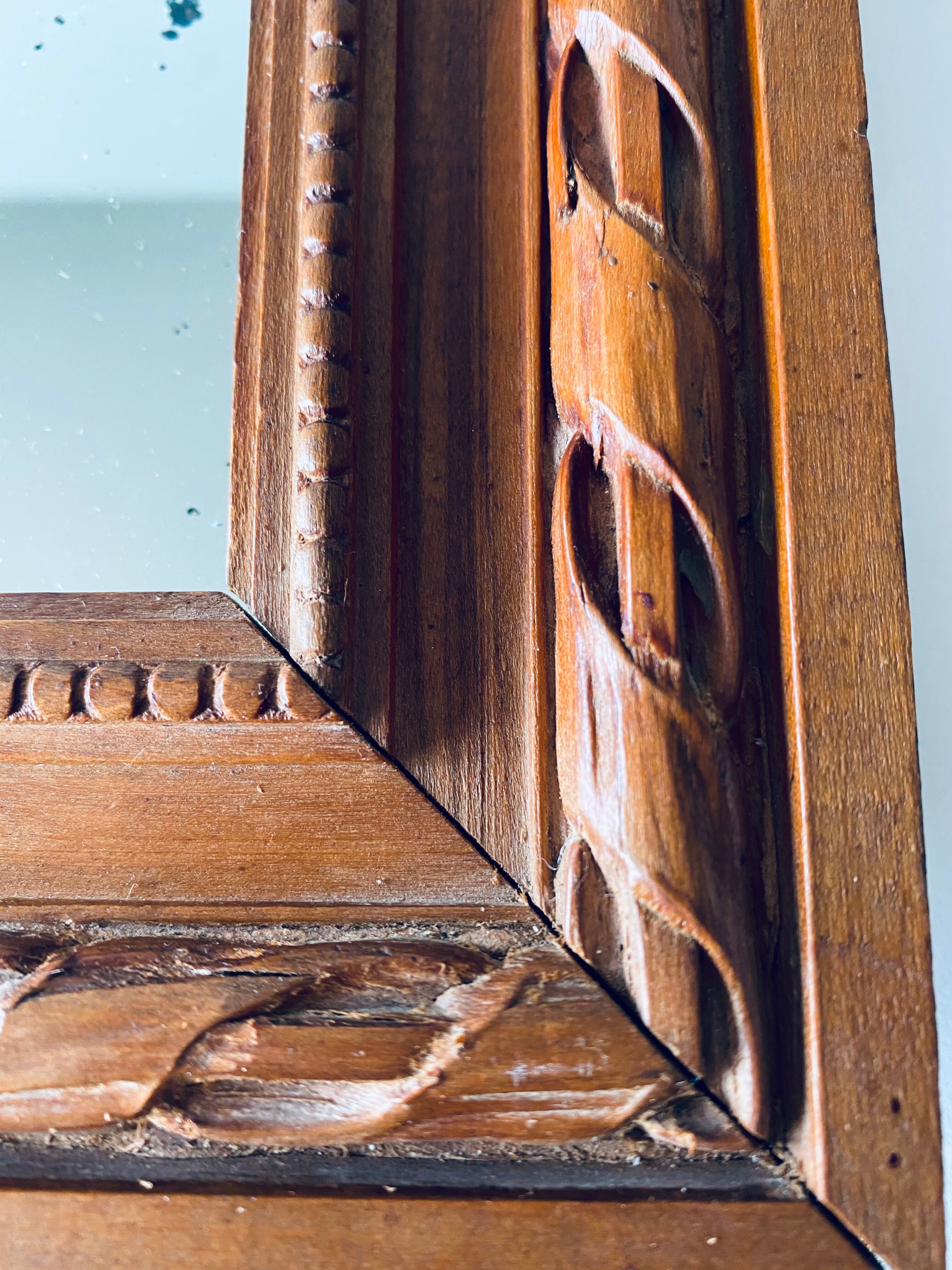 Antique mirror in carved wood and mercury 48x63cm