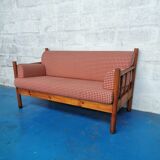 Bench in pine and gingham fabrics