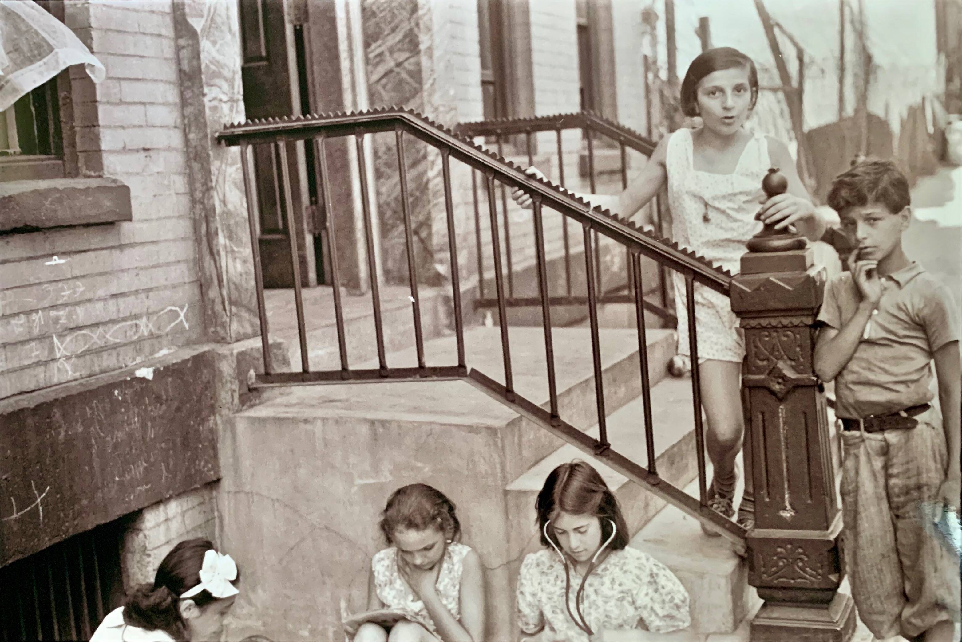 Walker Evans — Children playing in a street in New York, 1938
