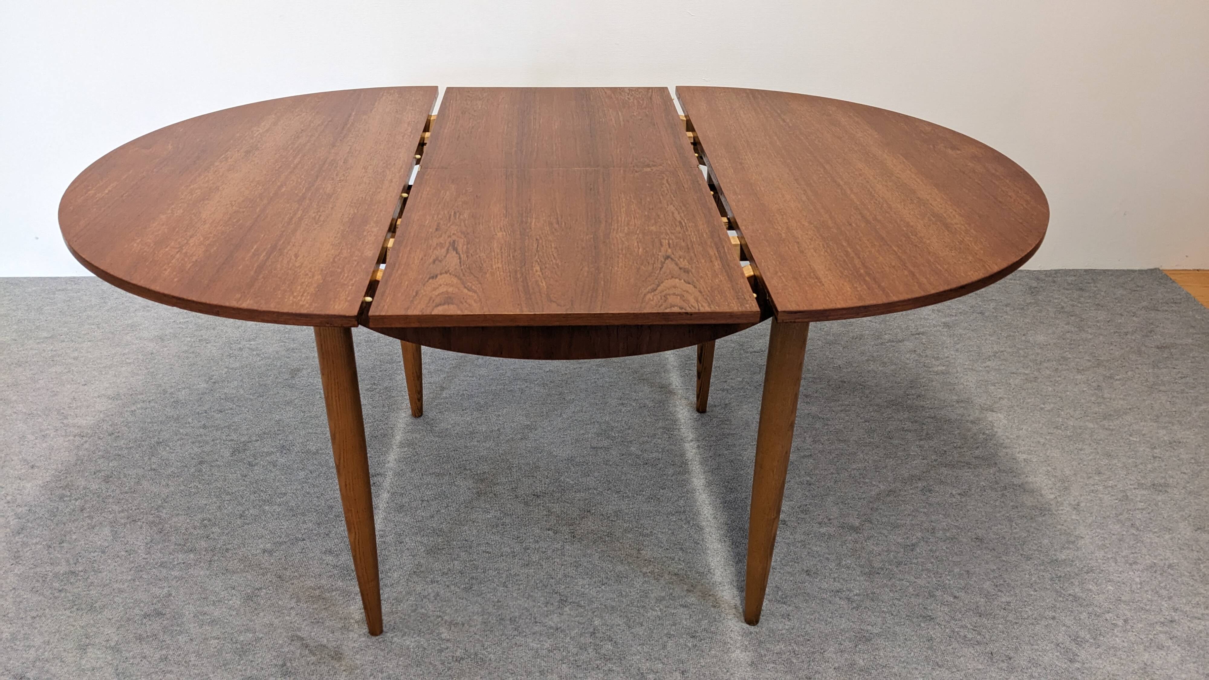 Extendable round table in Scandinavian style made of teak, France circa 1960.