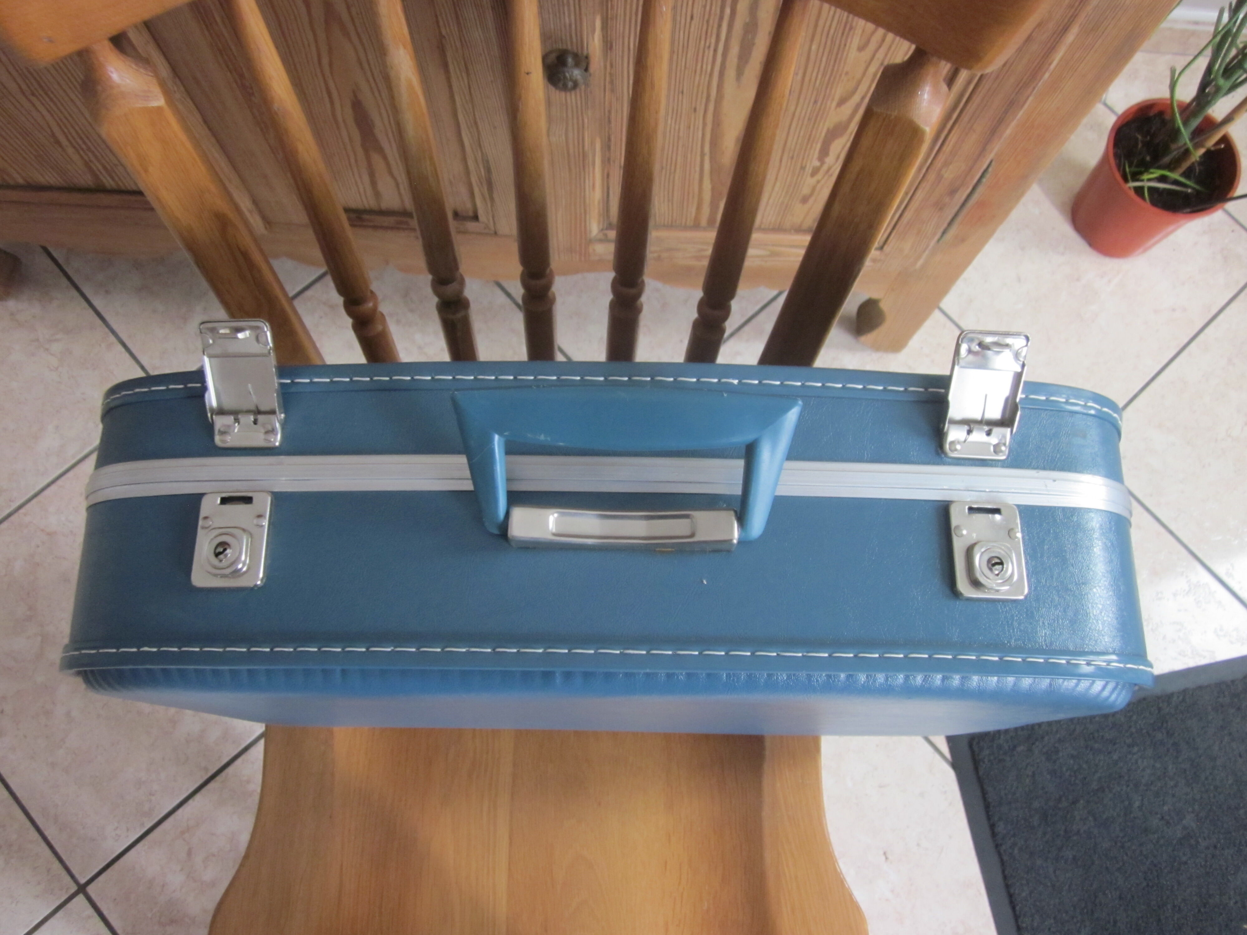 Vintage suitcase air hostesse