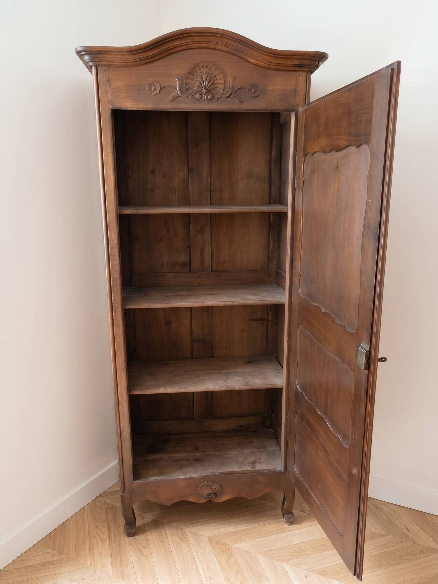 Antique bonnetière wardrobe in carved wood, Classic style.