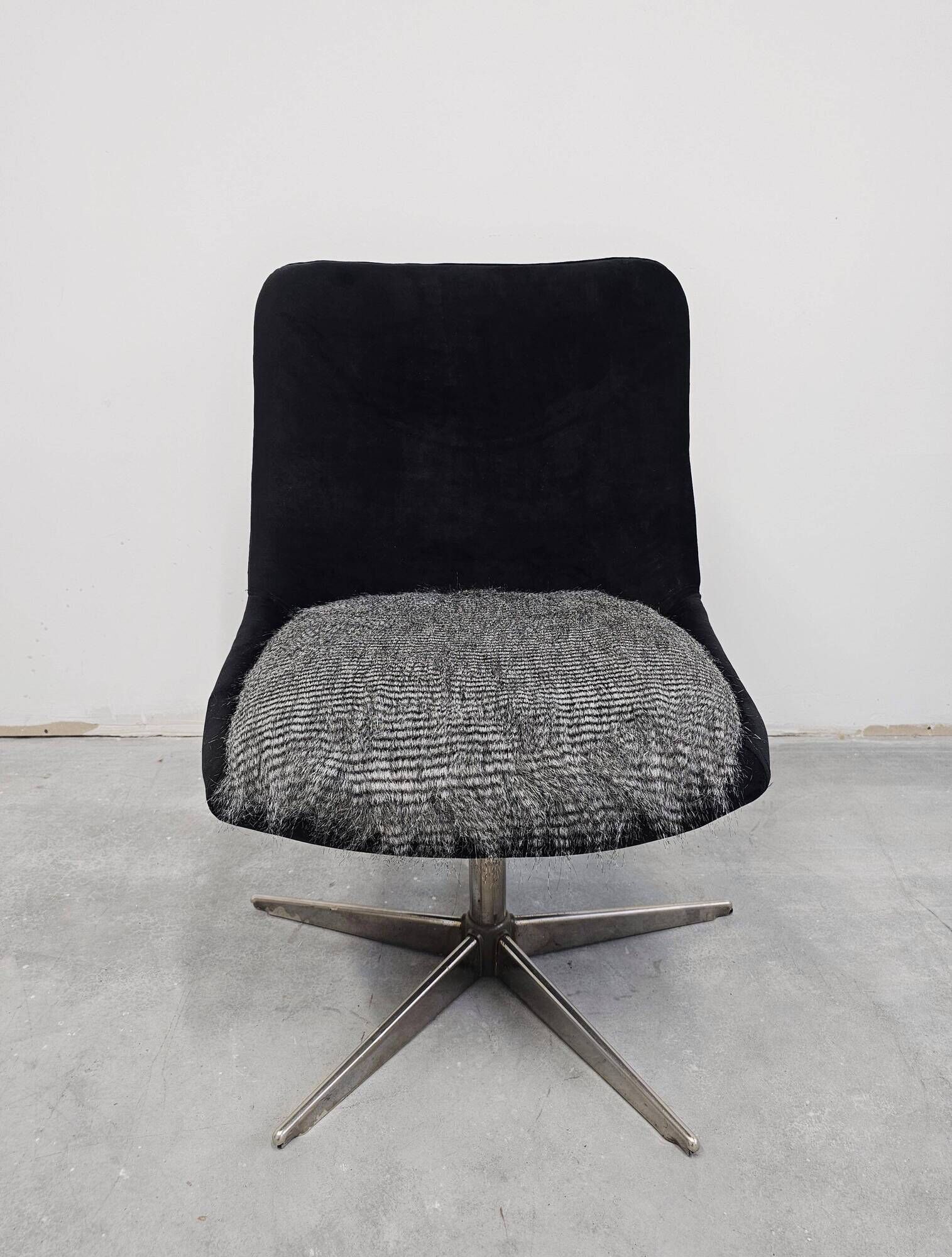 Mid-century redesigned swivel chair in velvet and faux fur.