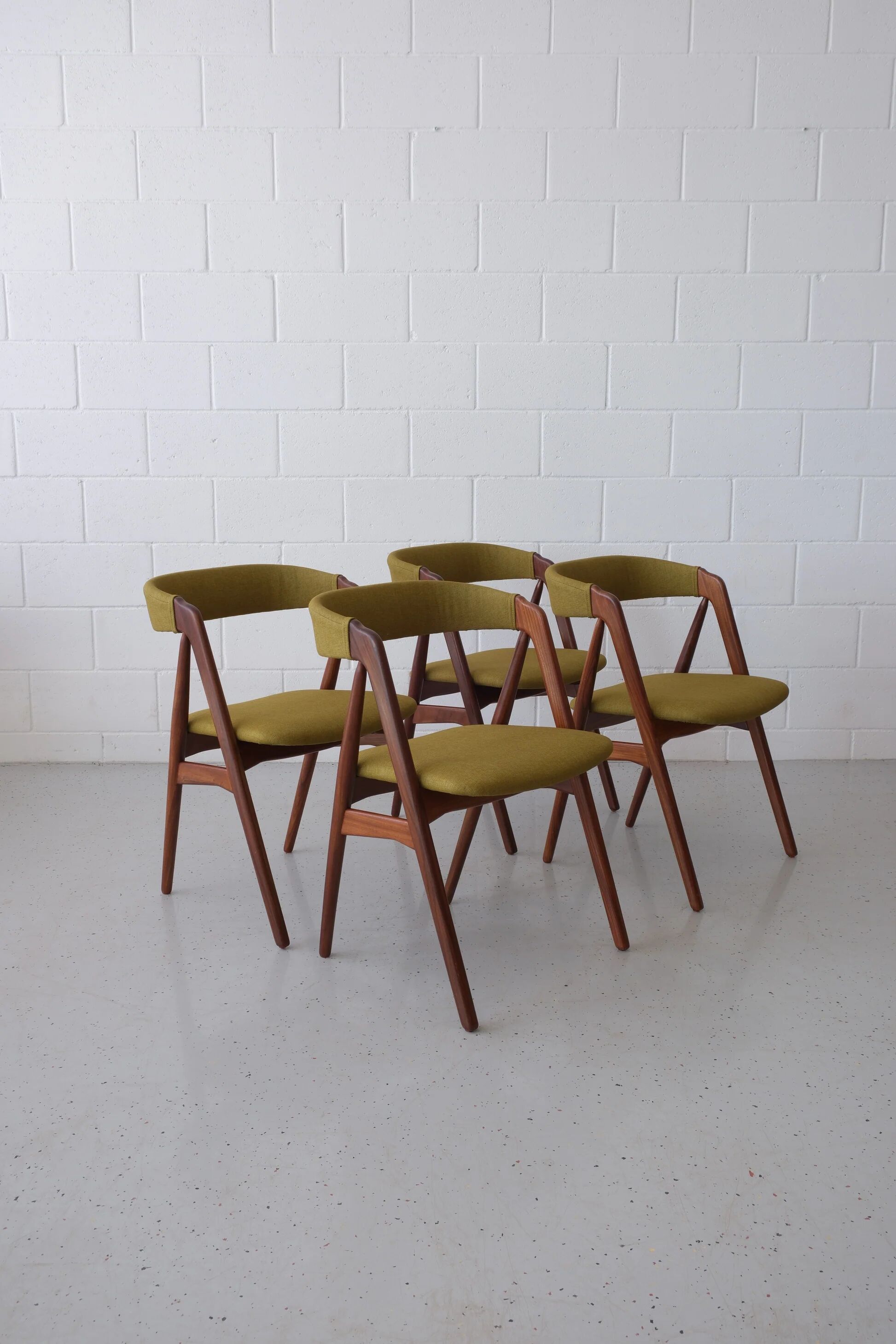 Chaises en teck modèle 205 de Thomas Harlev