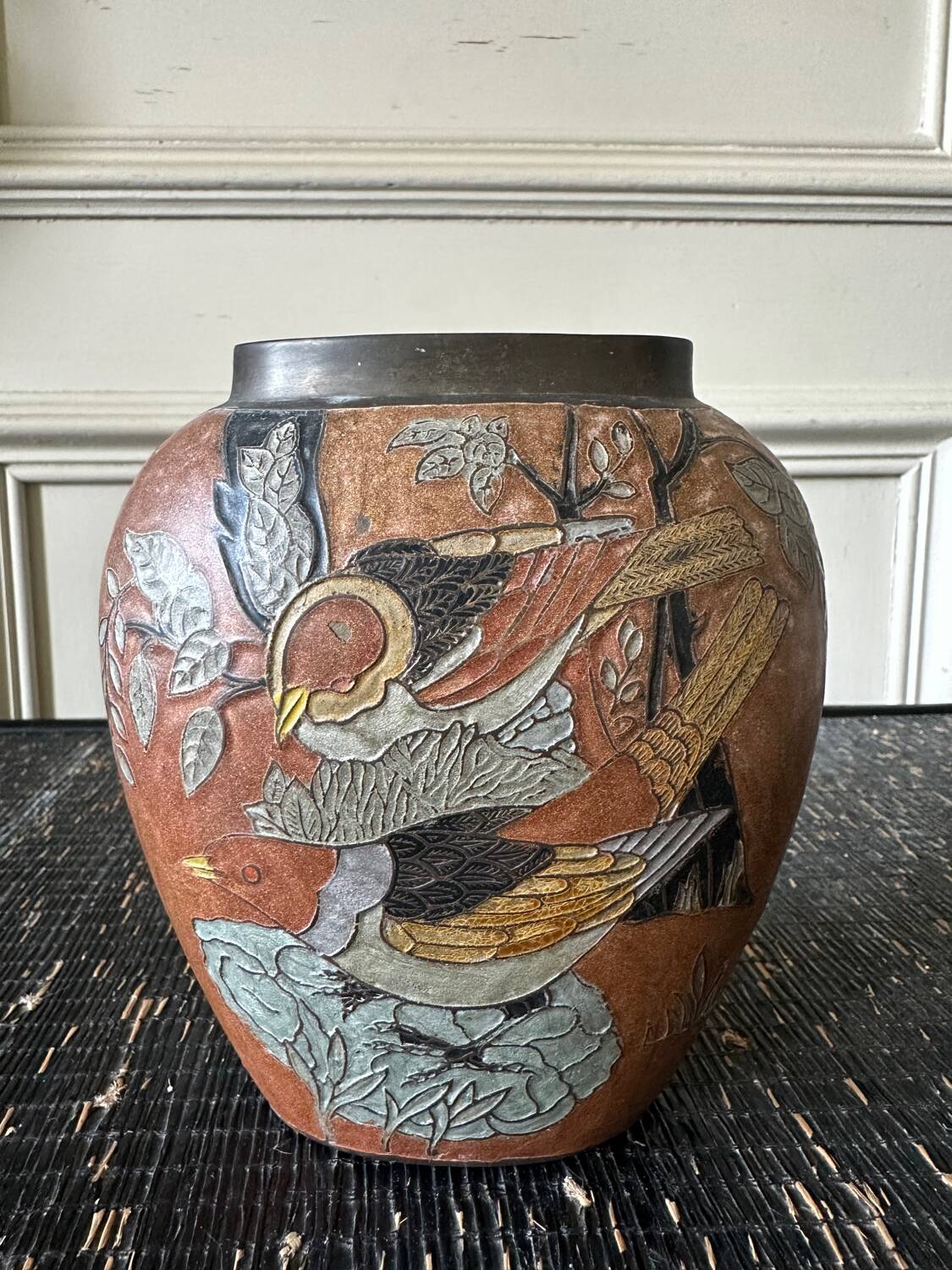 Vase en laiton émaillé