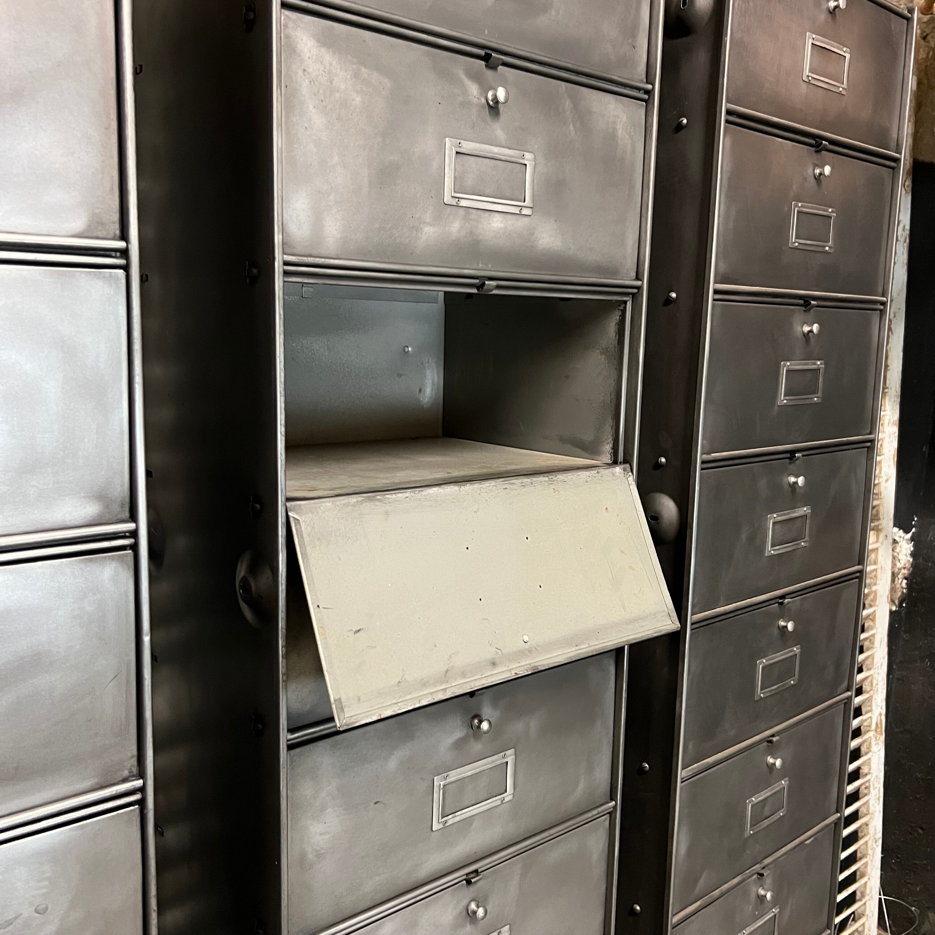 Industrial clamshell furniture, Ronéo 1950