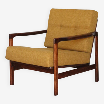 Fauteuil scandinave en bois vintage design oryginal model 1965 jaune ocre rénové fauteuil danois du milieu du siècle