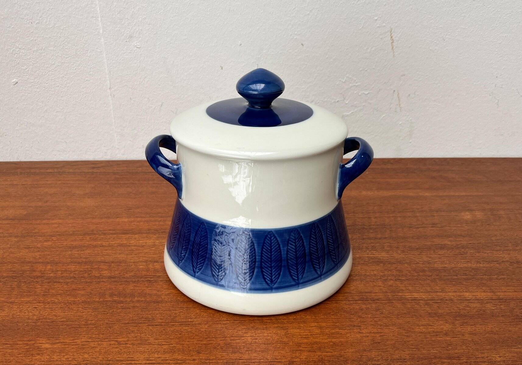 Grand Terrine Couvercle de Pot Suédois du Milieu du Siècle Koka Blue Bla par Hertha Bengtson pour Rörstrand, années 1950