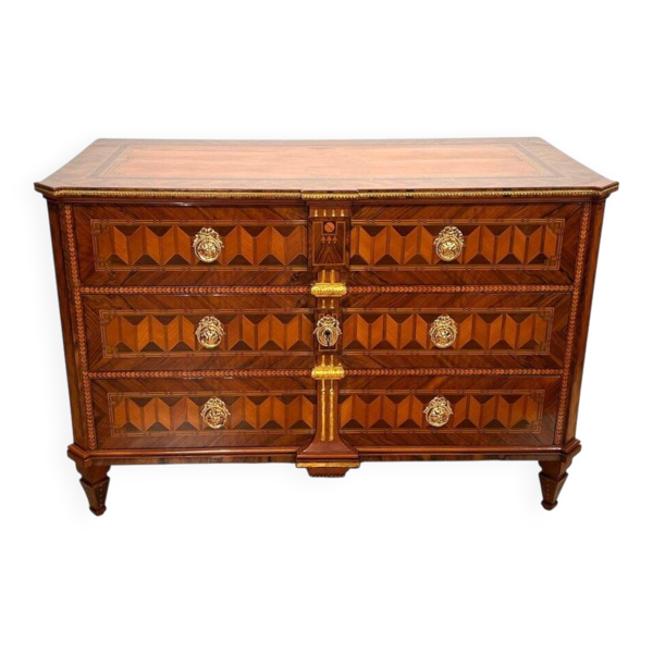 Commode autrichienne Louis XVI en placage de noyer avec incrustations et dorure, années 1790. — Beyit