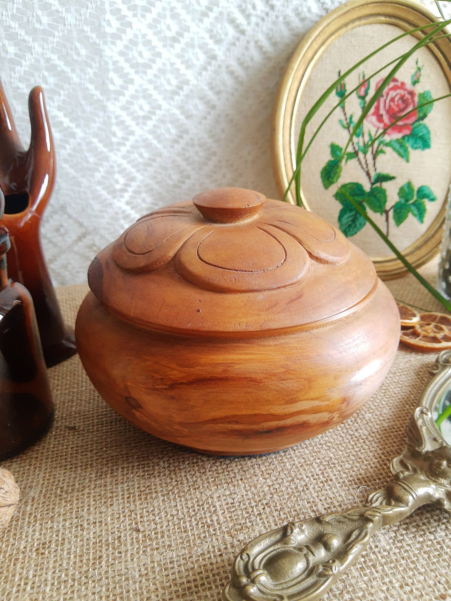 Round box with olive wood lid - vintage