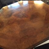 Table octogonale du XIXème en placage de noyer