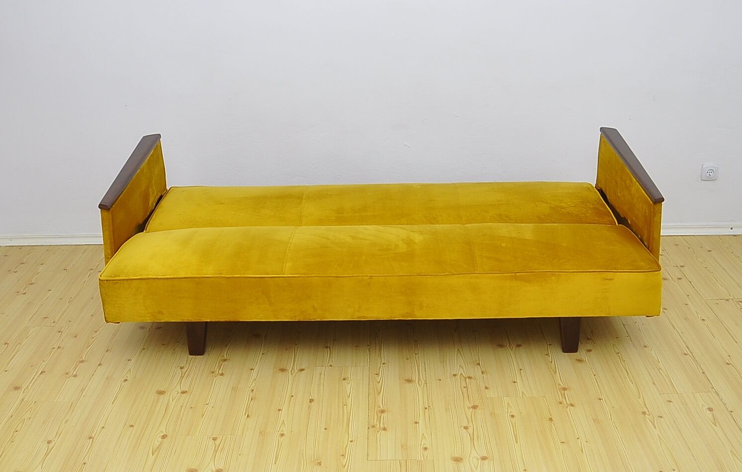 Mid-century yellow velvet sofa daybed, 1960s