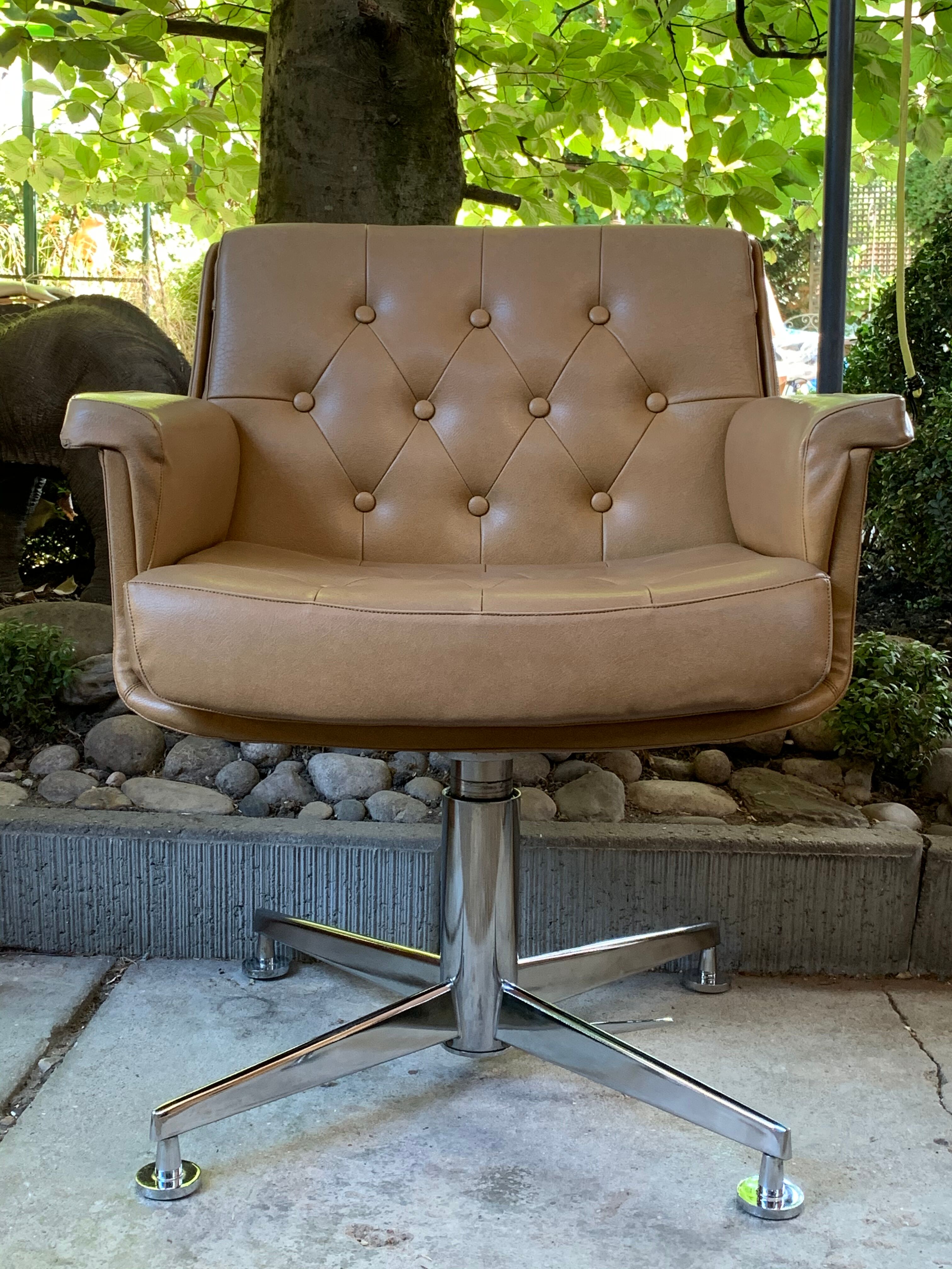 Airborne 1970s "bridge" swivel chair