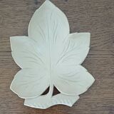Hand-carved vine leaf wooden empty pocket