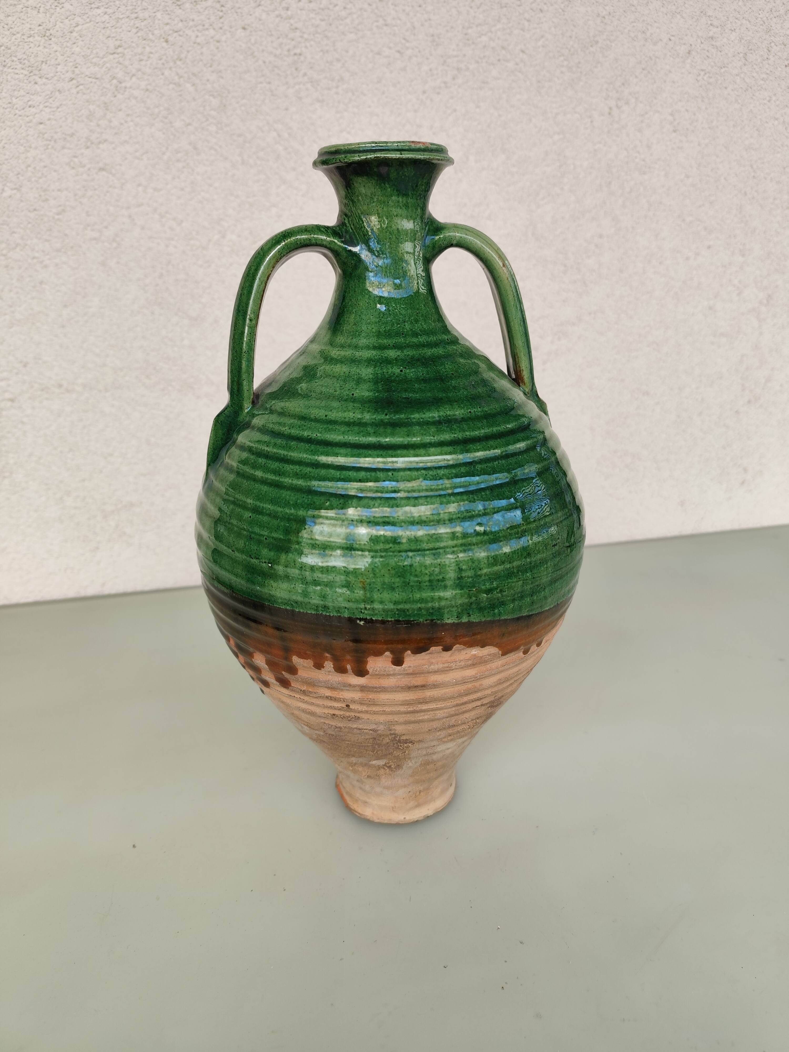 Carafe en grès vert