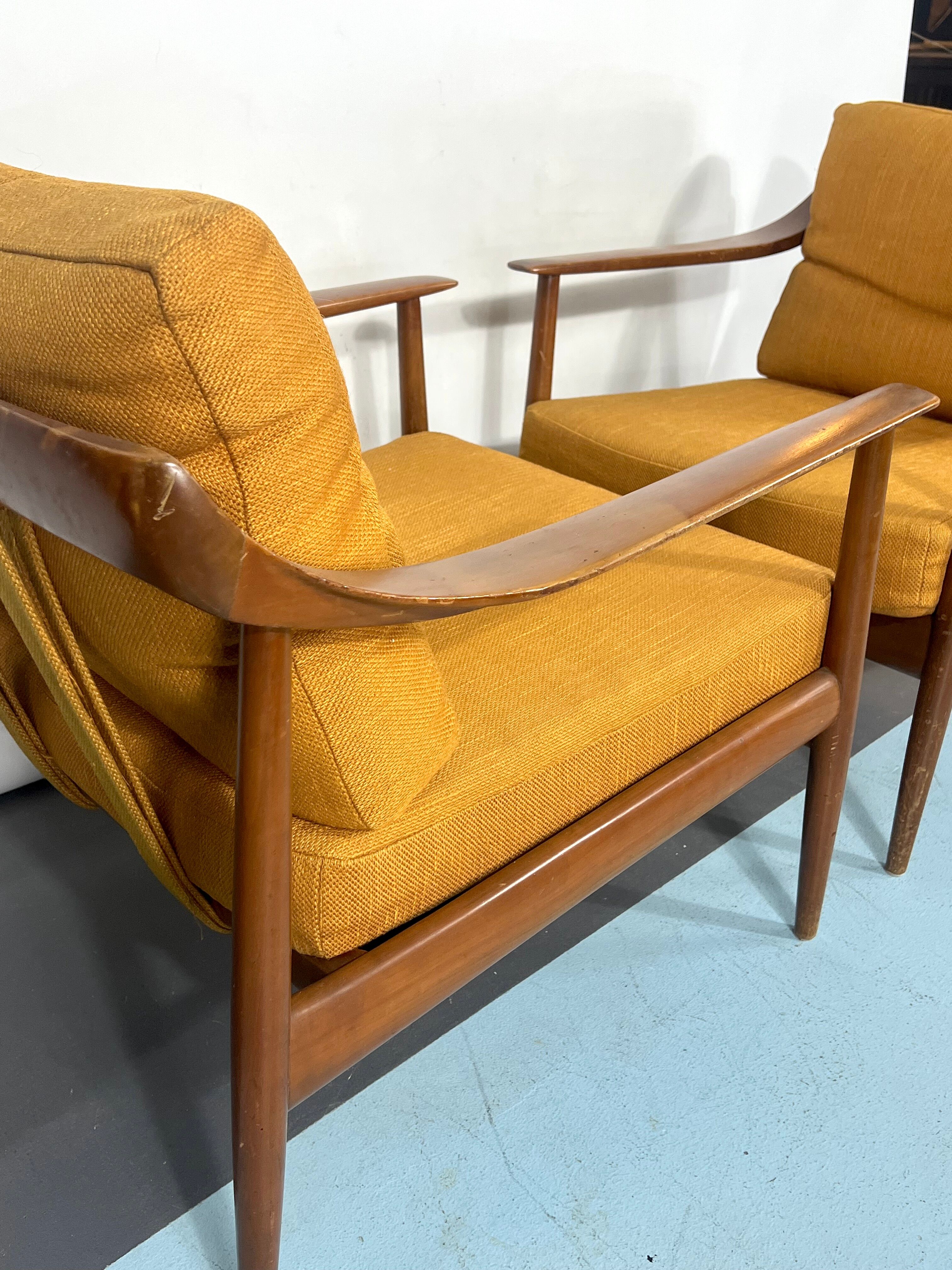 Mid-century modern pair of Walter Knoll armchairs model 550 from 50s
