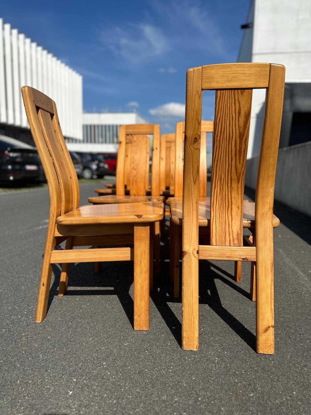 8 brutalist pine chairs, 1970s