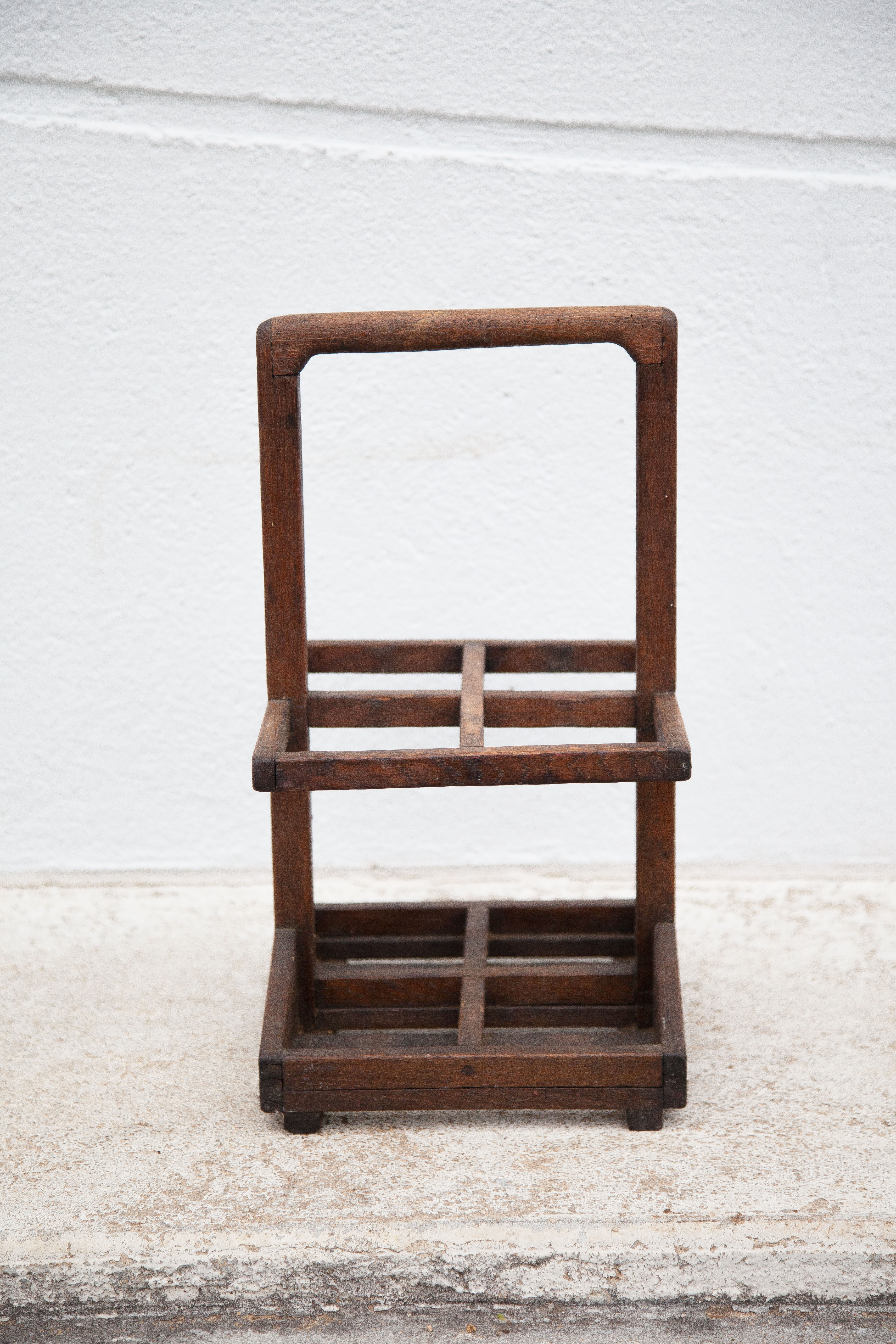 Art deco bottle holder